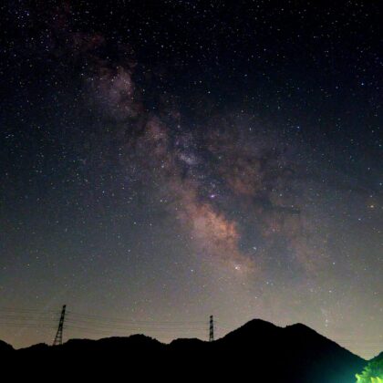 新月の日の天の川銀河と星空の夜空の写真