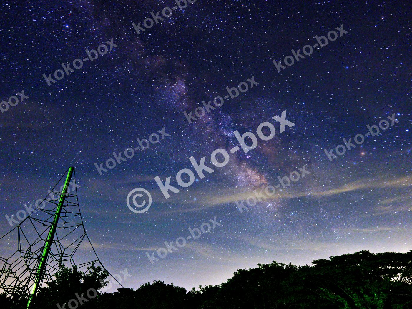 天の川と幾何学ジム 神秘的な夜空 横位置 写真素材