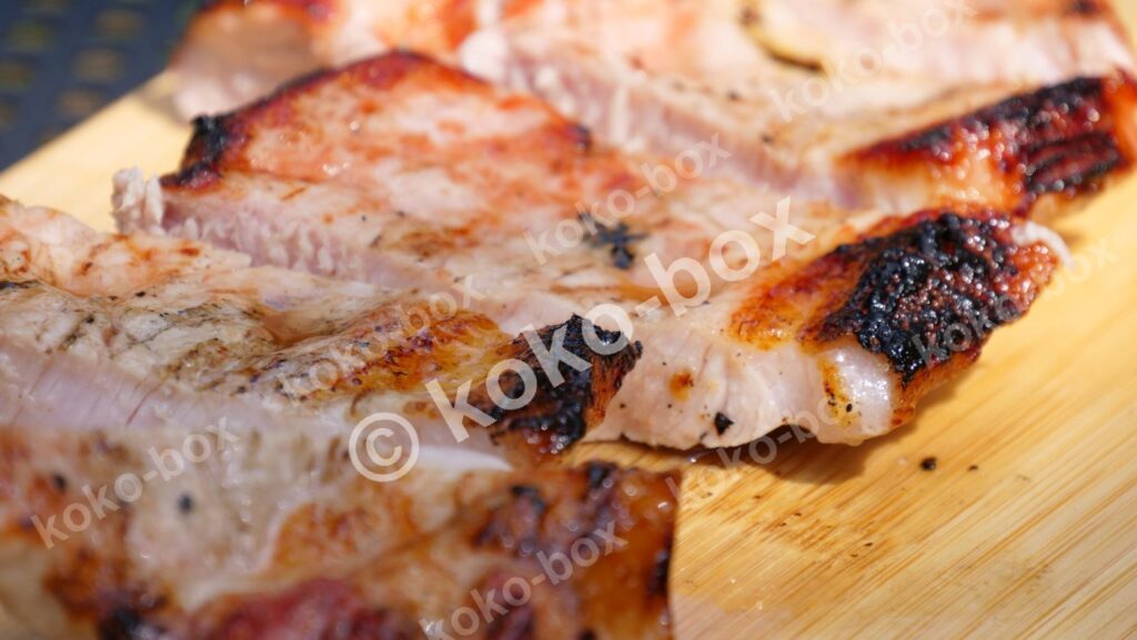 豚ロースの断面が見える焼き肉写真素材