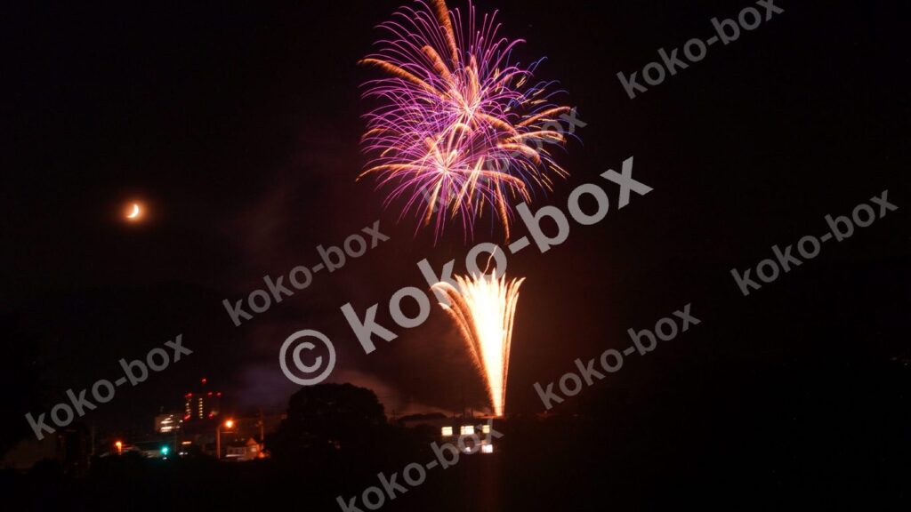 2つの紫花火と半月の夜空コラボ写真素材
